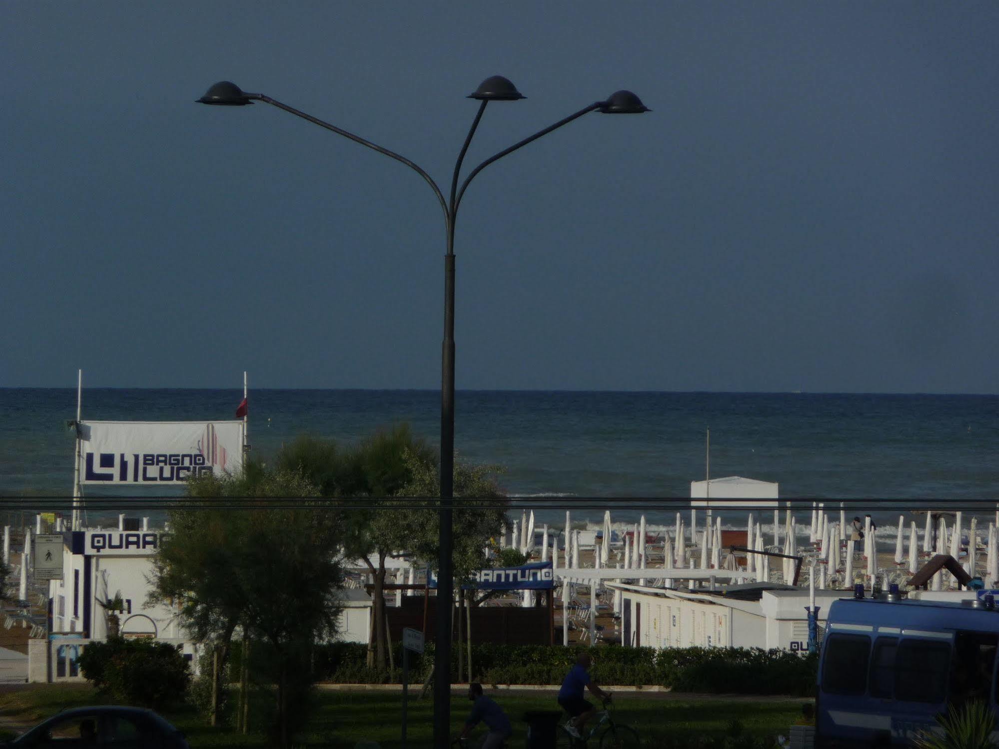 Hotel Azzurra Rimini Exteriér fotografie